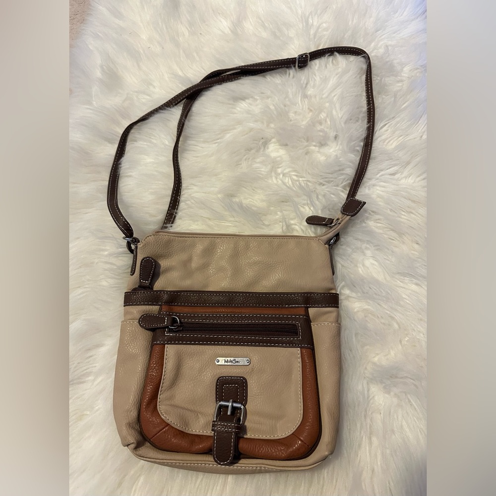 Good size crossbody purse. In good condition. Only used once. Pretty tan color.